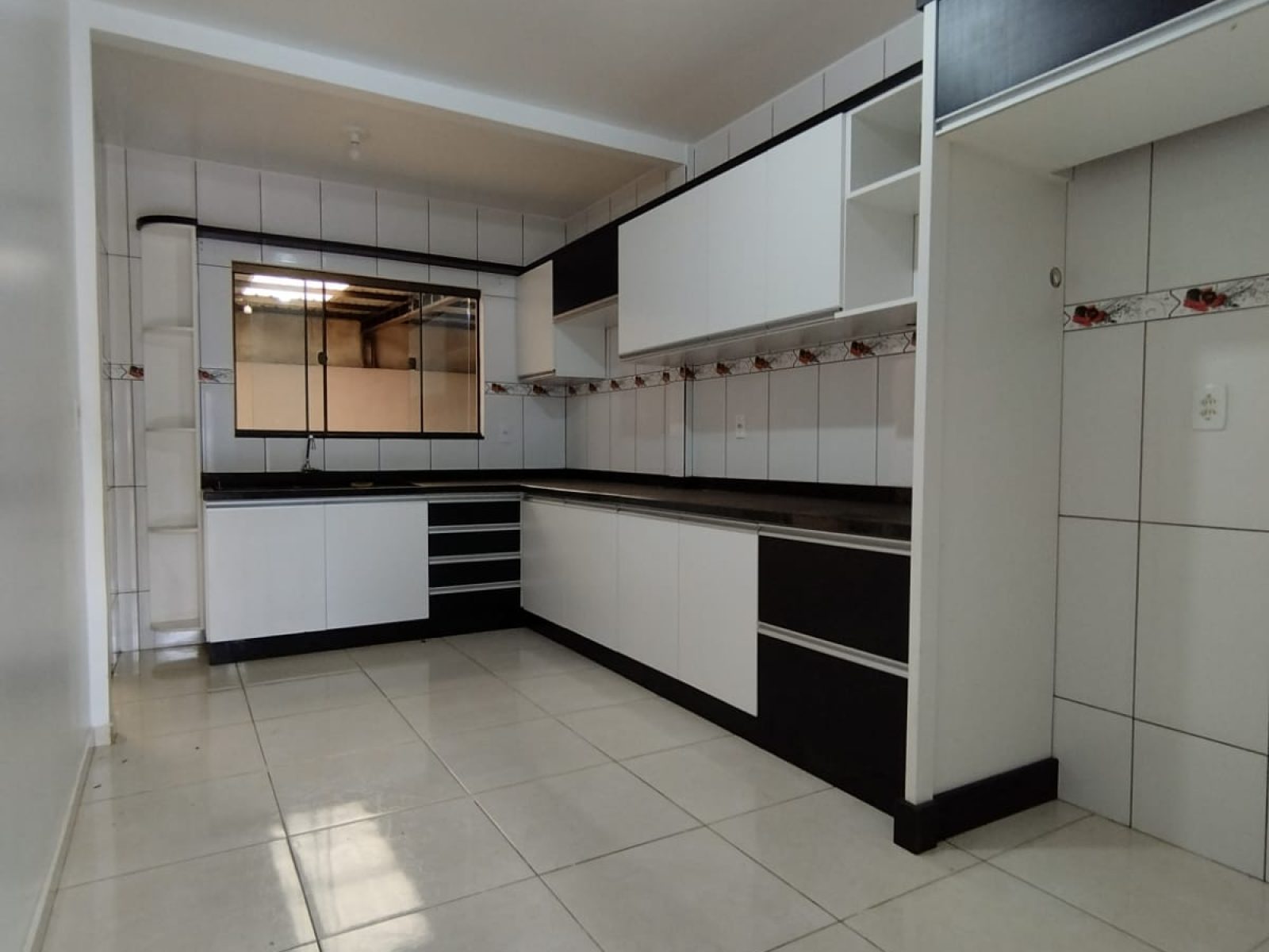 CASA LOCALIZADA NO BAIRRO MONTREAL / 14 DE NOVEMBRO | 3