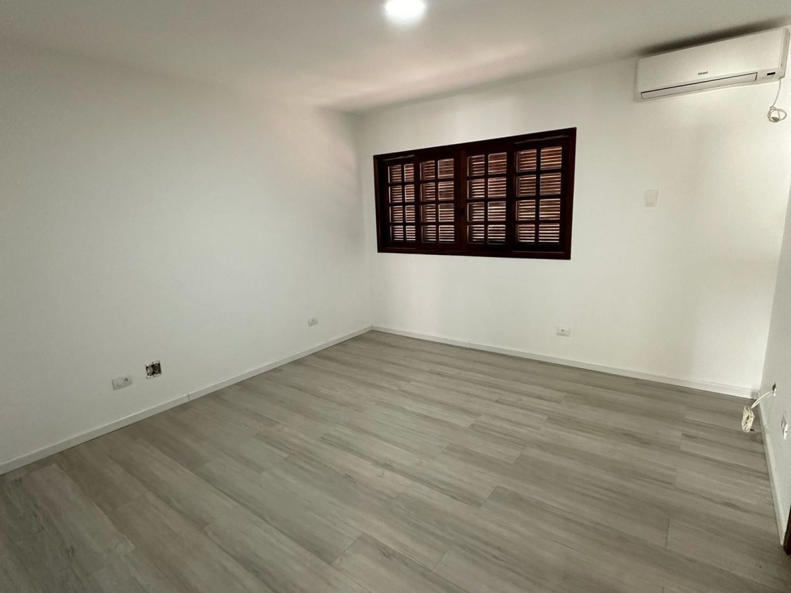 Sobrado Condomínio Central 7