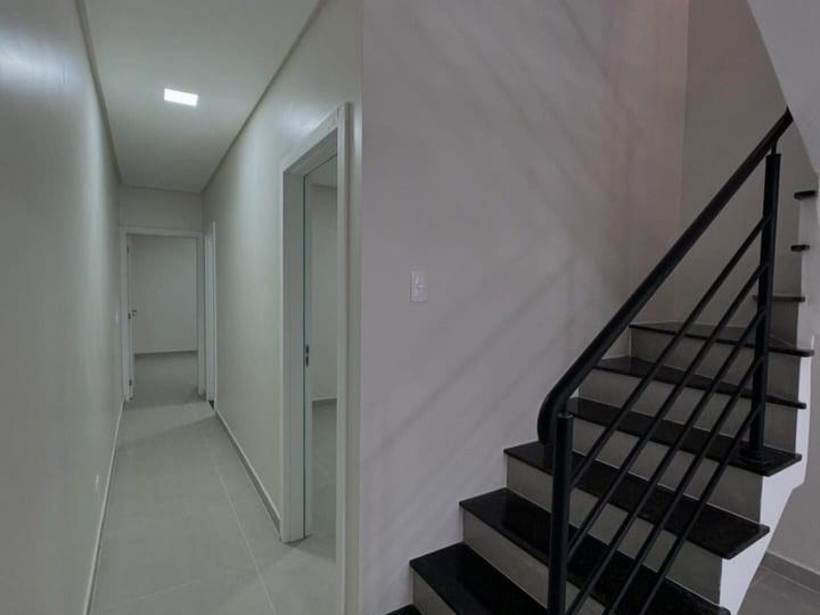 Sobrado no Bairro Canadá 2